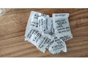 Silica gel desiccant(small pouches)